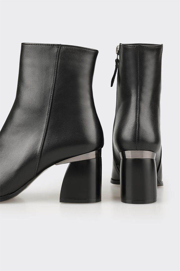 Siyah Deri Kadın Klasik Bot