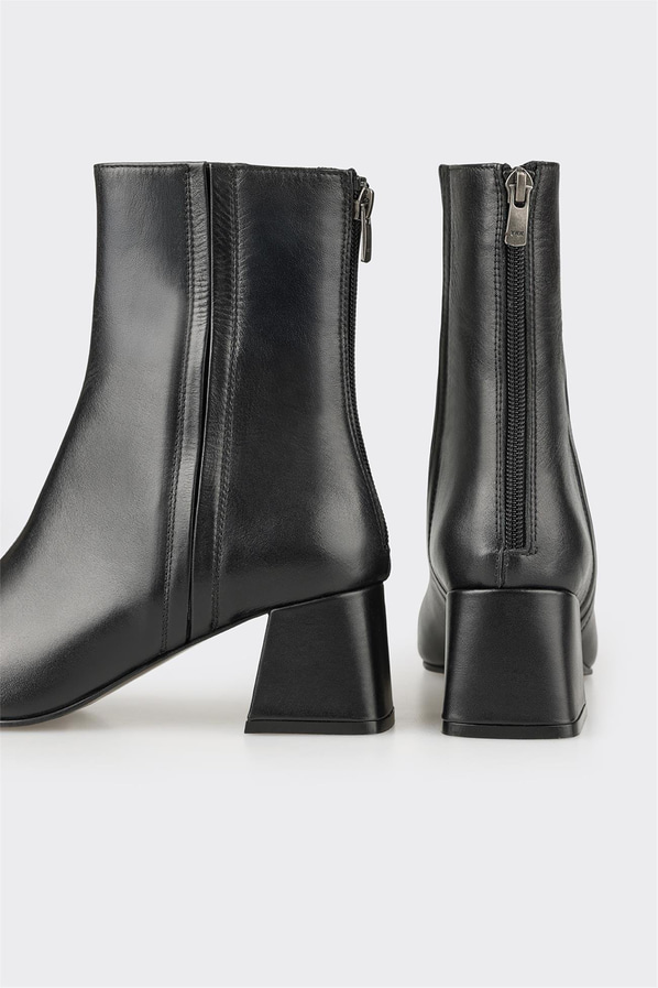 Siyah Deri Kadın Klasik Bot