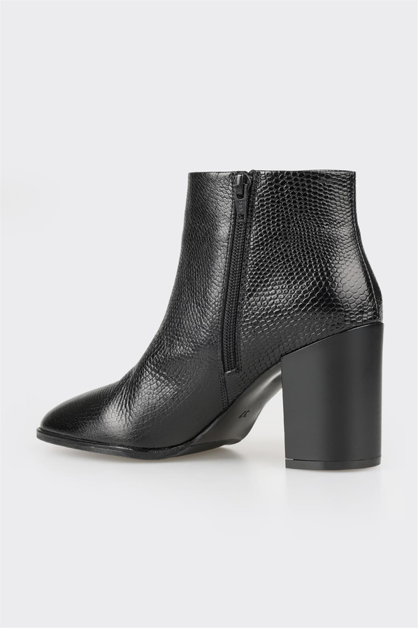 Siyah deri topuklu kadın bot, rahat kullanım için - Elle Shoes