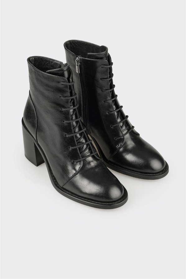 Siyah Deri Kadın Klasik Bot