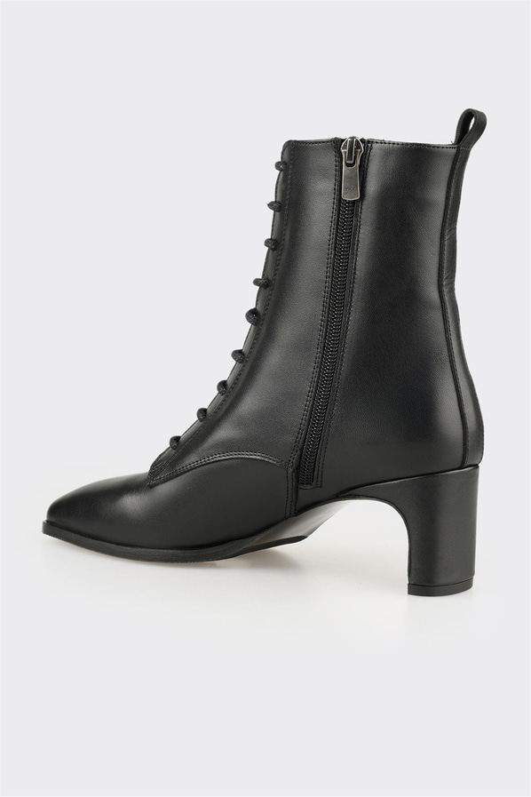 Siyah Deri Kadın Klasik Bot