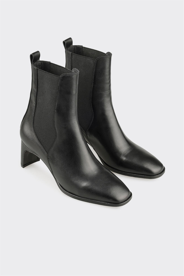 Siyah Deri Kadın Klasik Bot