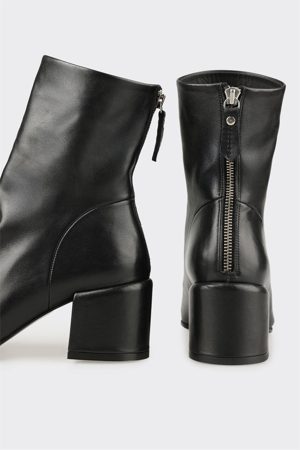 Siyah Deri Kadın Klasik Bot