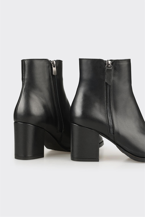 Siyah Deri Kadın Klasik Bot