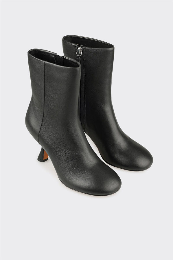 Siyah Deri Kadın Klasik Bot