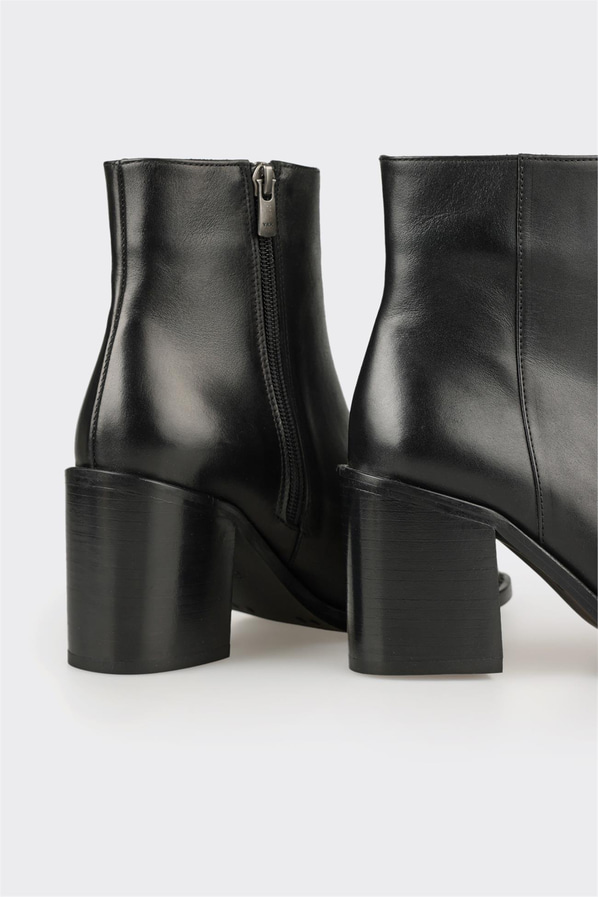 Siyah Deri Kadın Klasik Bot