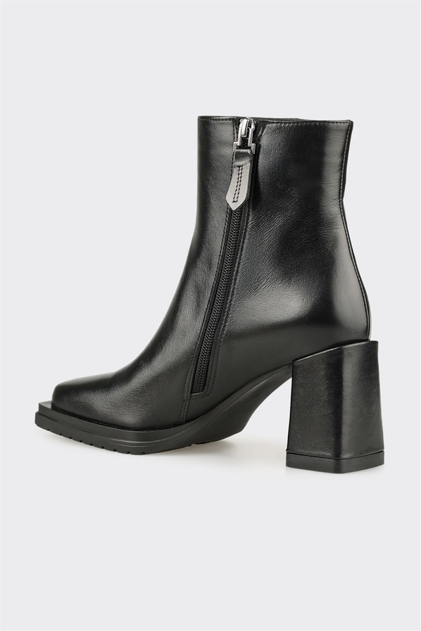 Siyah Deri Kadın Klasik Bot
