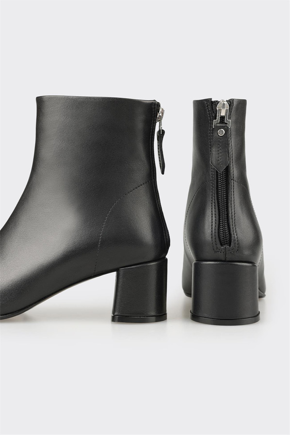 Siyah Deri Kadın Klasik Bot