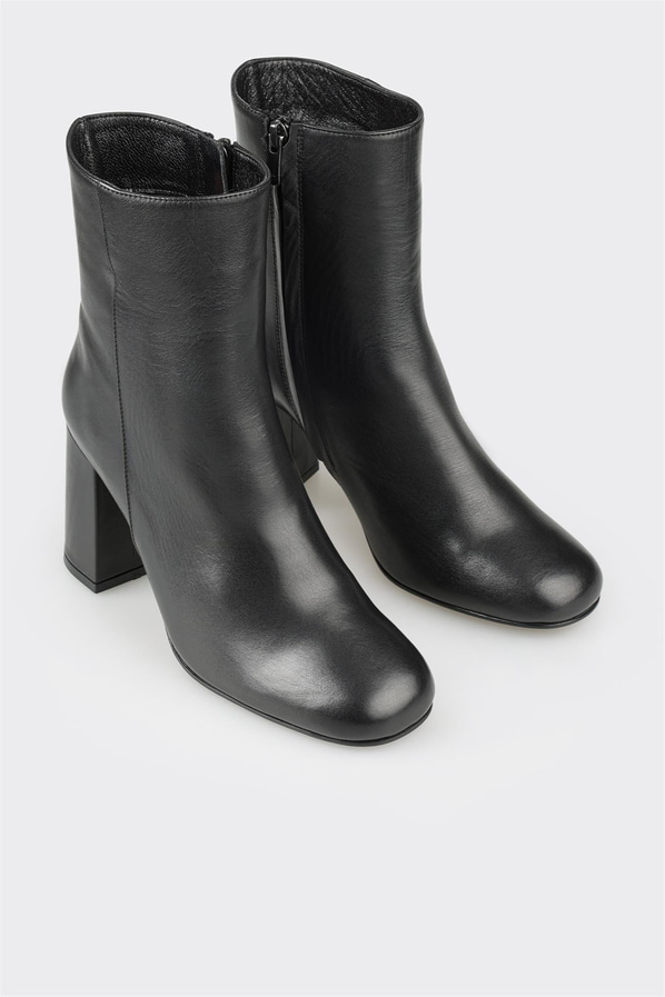 Siyah deri yan fermuarlı kadın bot, ofis stili için - Elle Shoes
