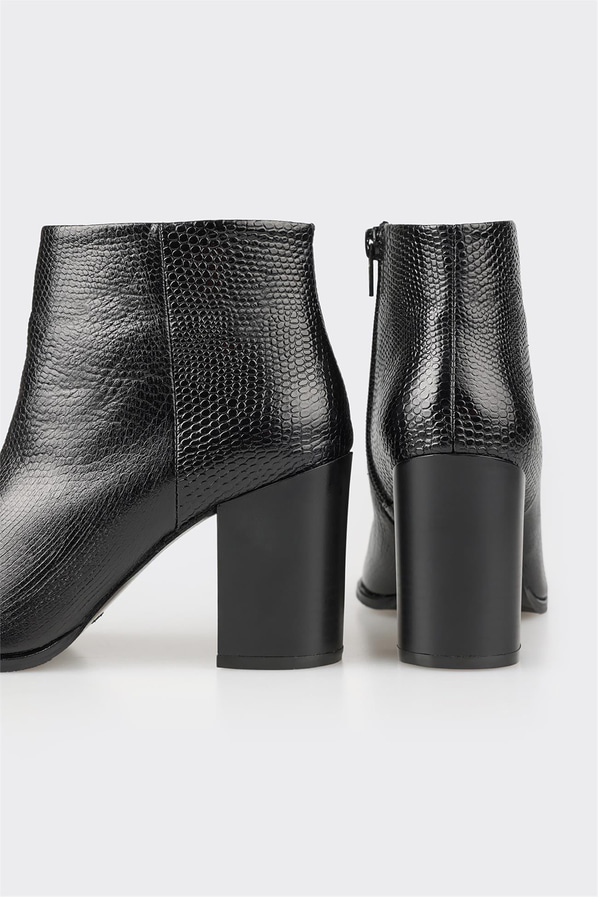 Siyah deri topuklu kadın bot, rahat kullanım için - Elle Shoes