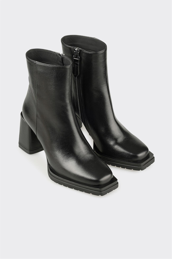 Siyah Deri Kadın Klasik Bot