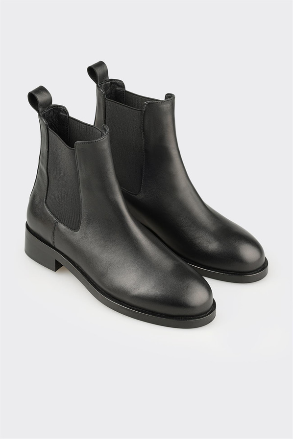 Siyah Deri Kadın Klasik Bot