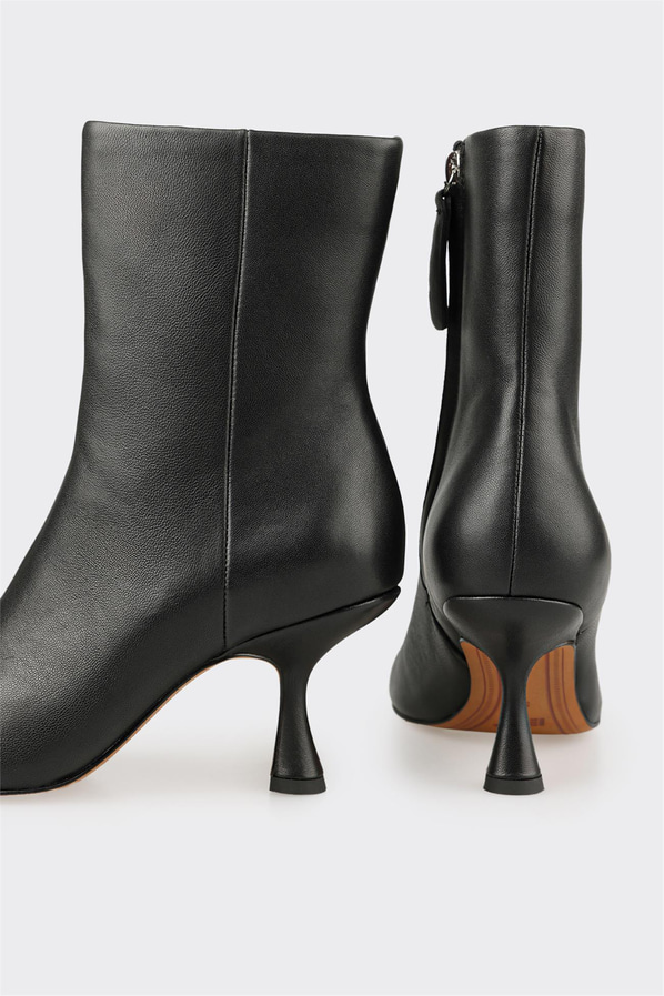 Siyah Deri Kadın Klasik Bot
