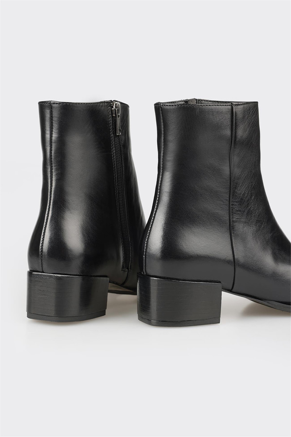 Siyah deri kadın bot, rahat kullanım için - Elle Shoes