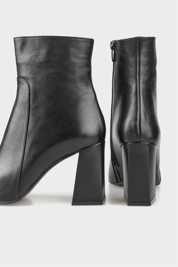 Siyah deri topuklu kadın bot, klasik stil için - Elle Shoes