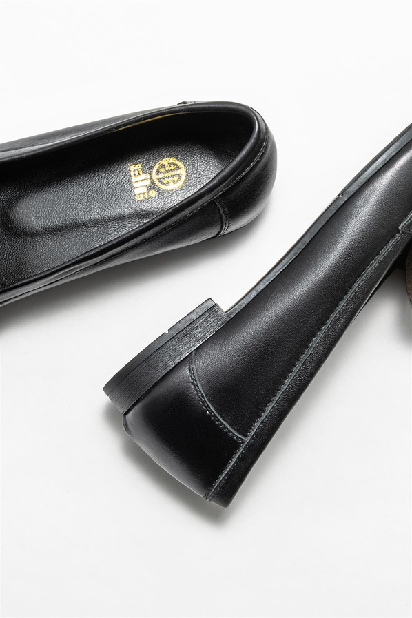 Siyah deri kadın loafer, klasik stil için - Elle Shoes