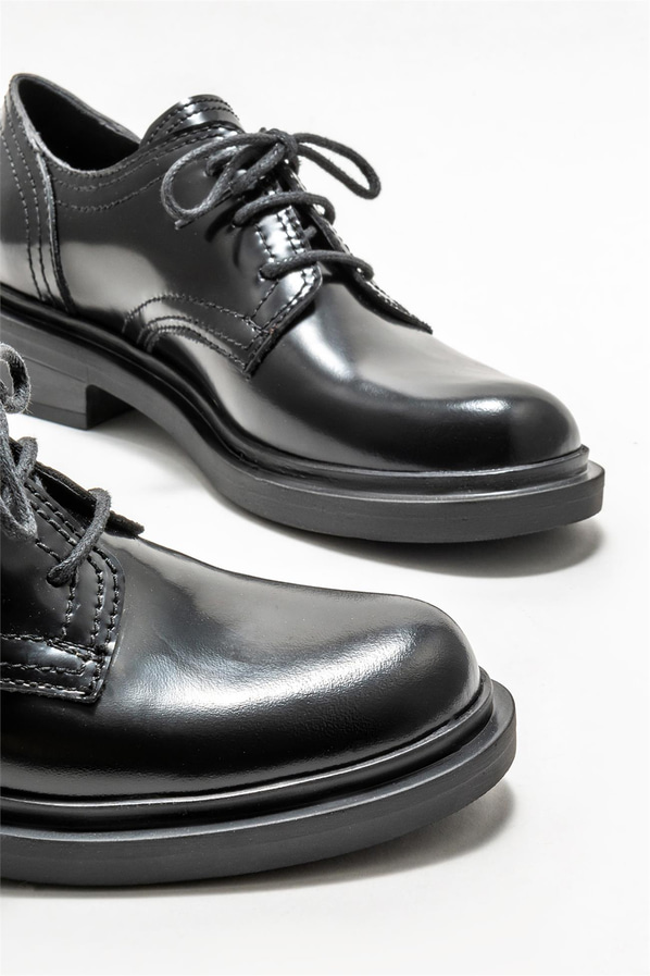 Siyah deri kadın ayakkabı - Elle Shoes