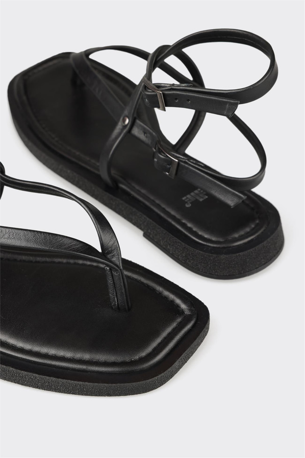 Siyah deri örgü dokulu kadın sandalet, günlük kullanım için - Elle Shoes