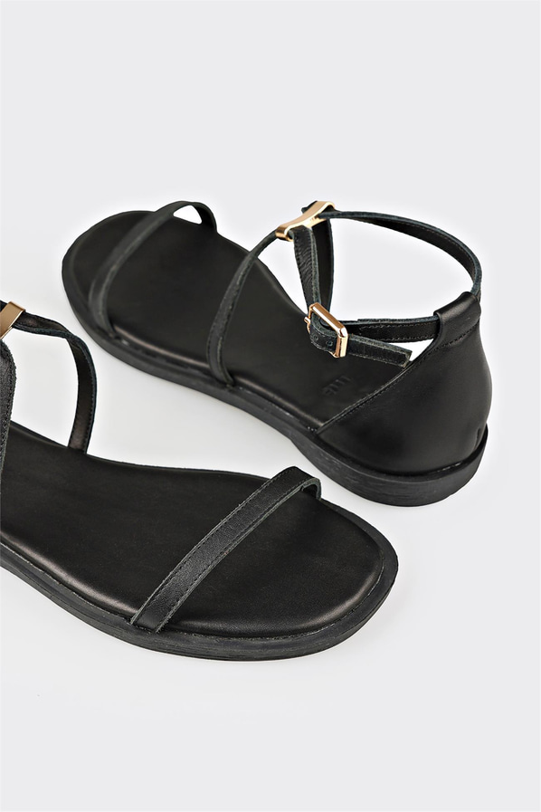 Siyah deri kadın düz sandalet, ofis stili için - Elle Shoes