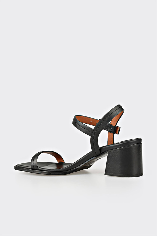 Siyah deri kadın topuklu sandalet, ofis stili için - Elle Shoes
