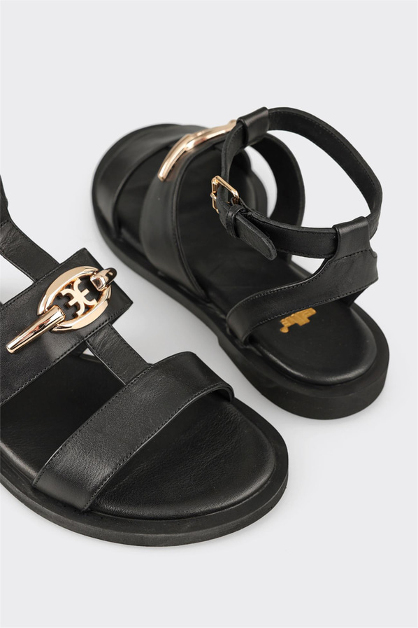 Siyah deri simli düz kadın sandalet, ofis stili için - Elle Shoes