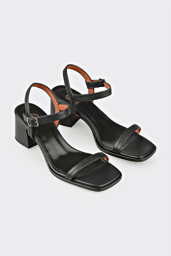 Siyah deri kadın topuklu sandalet, ofis stili için - Elle Shoes