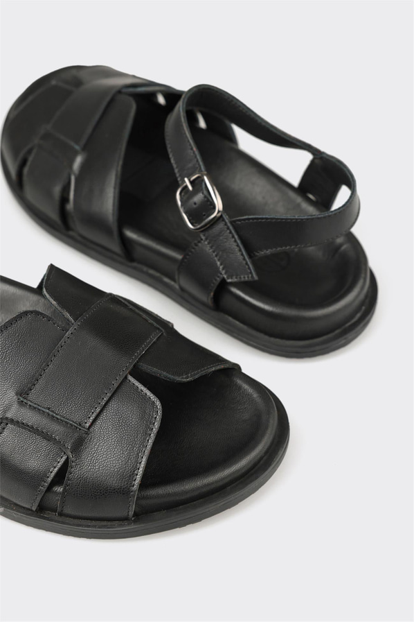 Siyah deri düz yumuşak dokulu kadın sandalet, rahat kullanım için - Elle Shoes