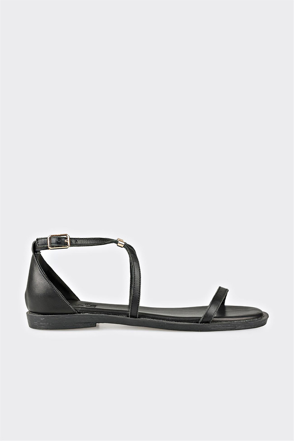 Siyah deri kadın düz sandalet, ofis stili için - Elle Shoes