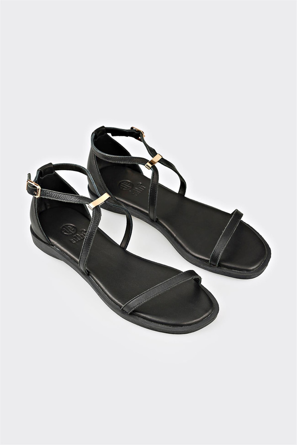 Siyah deri kadın düz sandalet, ofis stili için - Elle Shoes