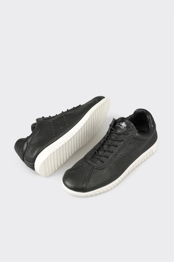 Siyah deri kadın sneaker, rahat kullanım için - Elle Shoes