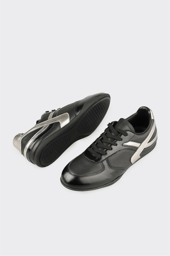 Siyah Deri Kadın Spor Ayakkabı