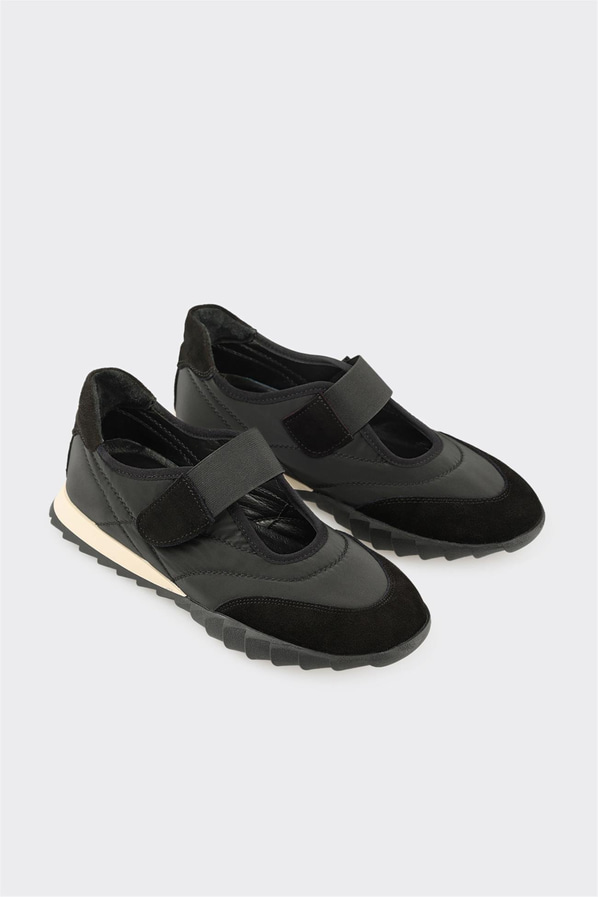 Siyah Deri Kadın Spor Ayakkabı