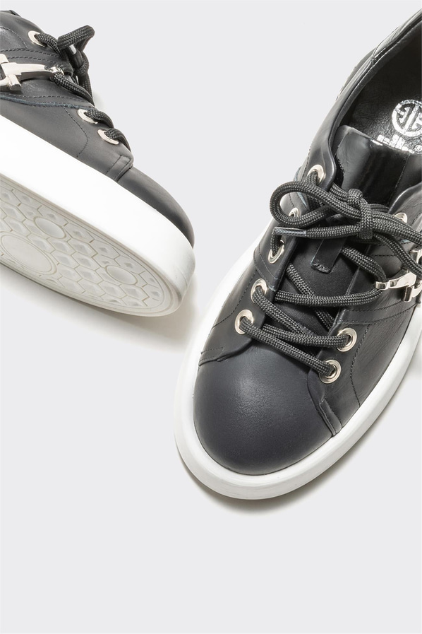 Siyah deri kadın sneaker, rahat kullanım için - Elle Shoes