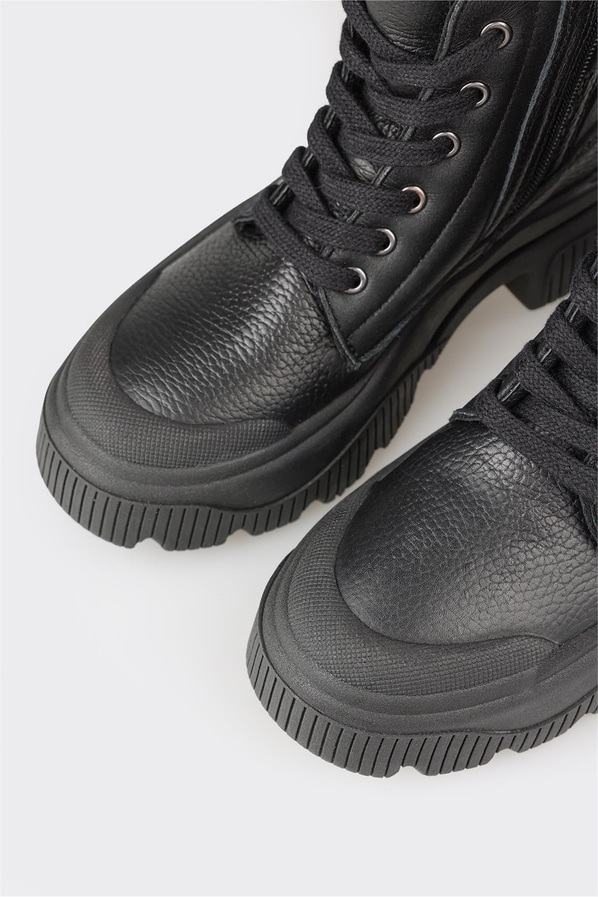 Siyah deri kalın tabanlı kadın bot, rahat kullanım için - Elle Shoes
