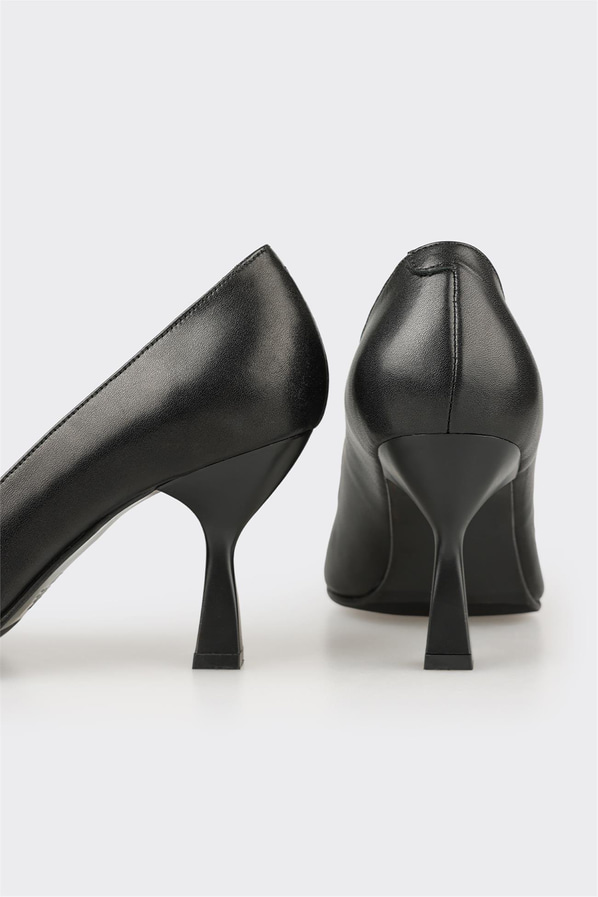 Siyah Deri Kadın Stiletto