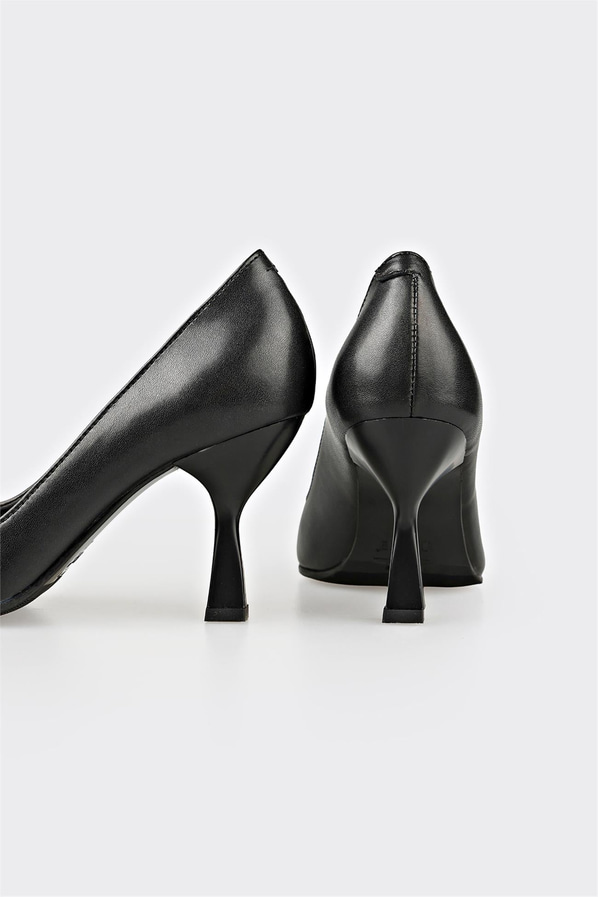 Siyah deri kadın stiletto, rahat kullanım için - Elle Shoes