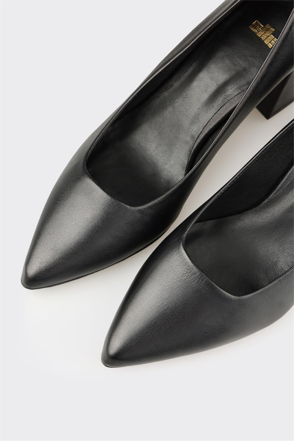Siyah Deri Kadın Stiletto