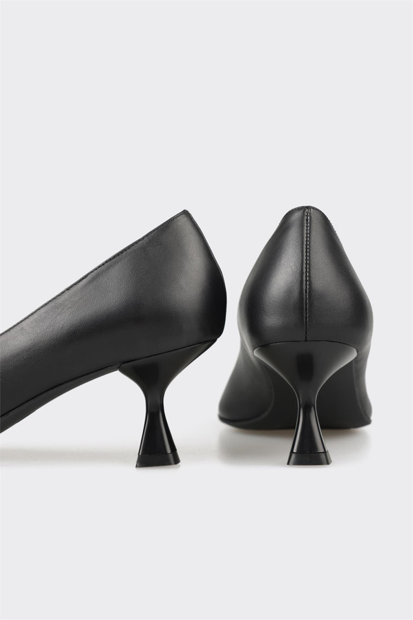 Siyah deri kadın stiletto, rahat kullanım için - Elle Shoes
