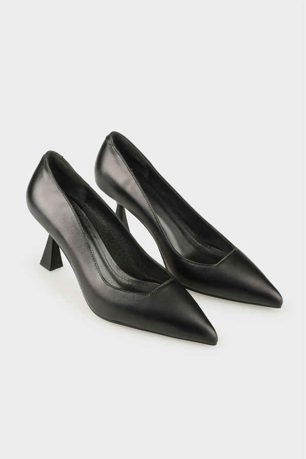 Siyah Deri Kadın Stiletto