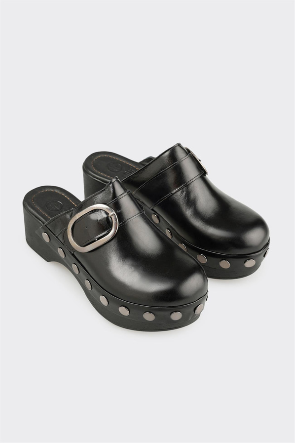 Siyah Deri Kadın Terlik