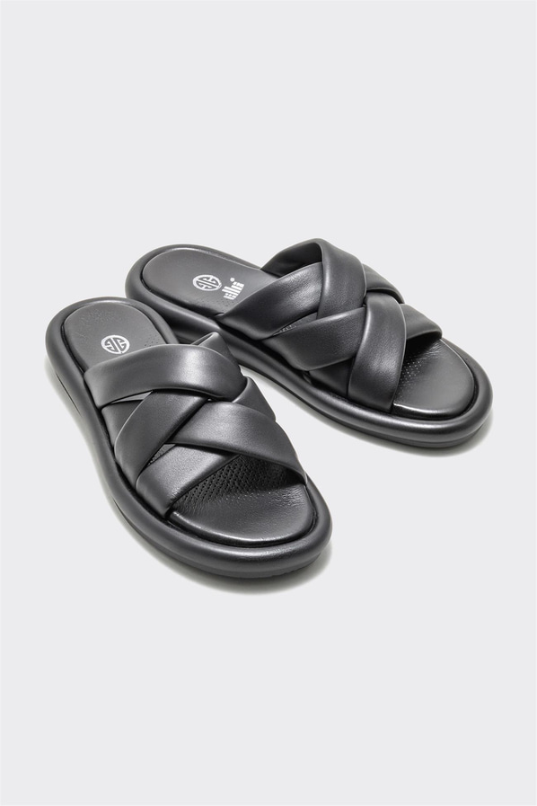 Siyah deri kadın düz terlik, rahat kullanım için - Elle Shoes