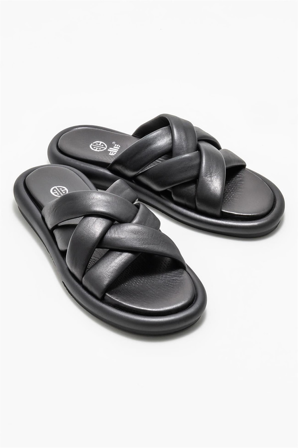 Siyah deri kadın düz terlik, rahat kullanım için - Elle Shoes
