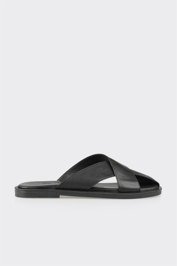 Siyah deri düz kadın terlik, ofis stili için - Elle Shoes