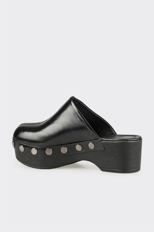 Siyah Deri Kadın Terlik