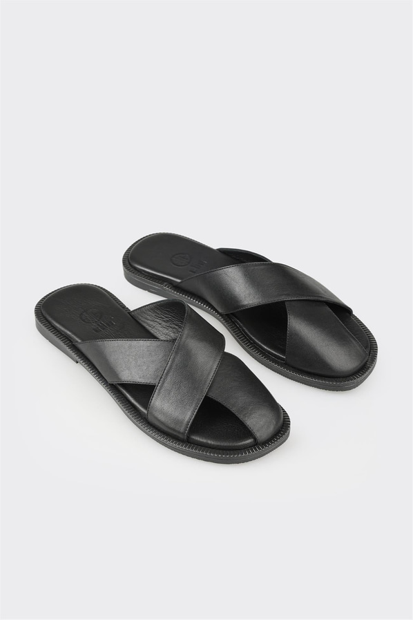 Siyah deri düz kadın terlik, ofis stili için - Elle Shoes