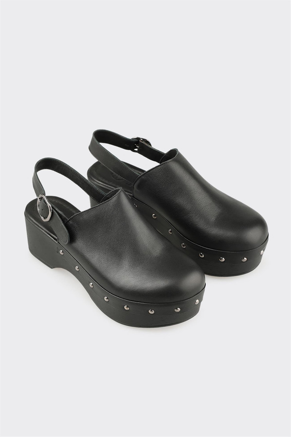 Siyah Deri Kadın Terlik