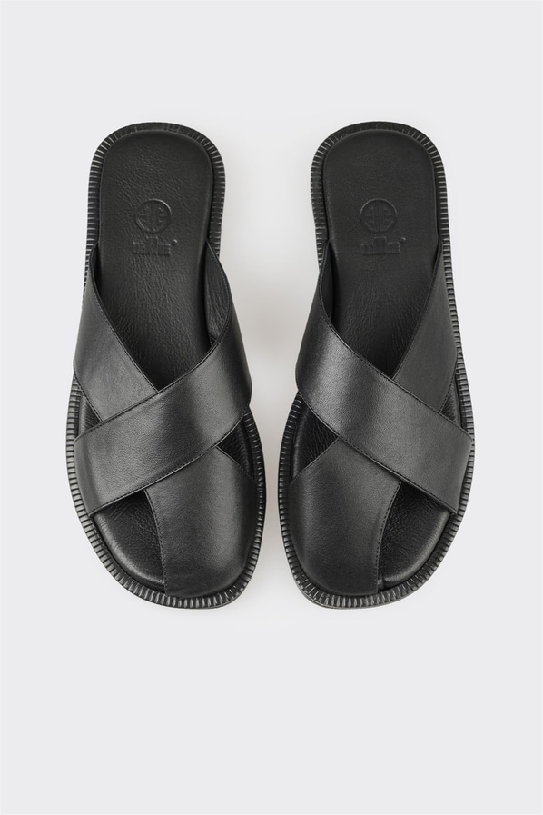 Siyah deri düz kadın terlik, ofis stili için - Elle Shoes