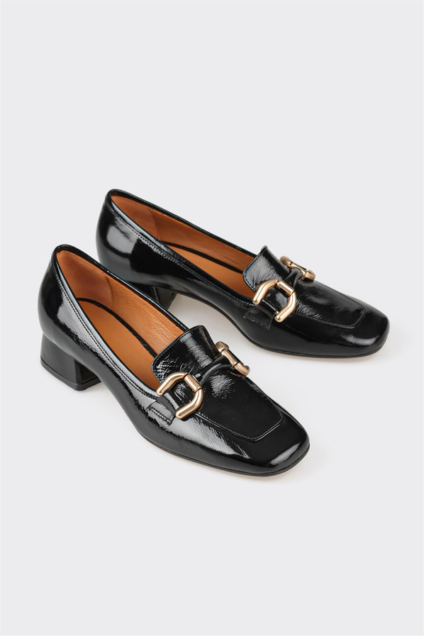 Siyah deri ve rugan topuklu kadın ayakkabı, ofis stili için - Elle Shoes