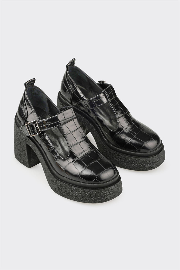 Siyah Deri Kadın Topuklu Ayakkabı