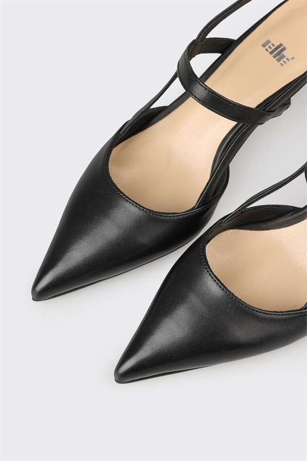 Siyah deri topuklu kadın ayakkabı, rahat kullanım için - Elle Shoes
